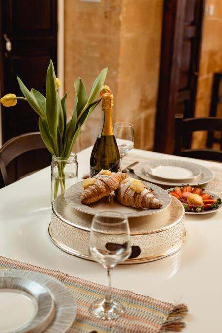 Enchanting 2Bdr Townhouse In Valletta Centre! Luaran gambar