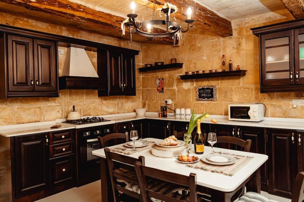 Enchanting 2Bdr Townhouse In Valletta Centre! Luaran gambar
