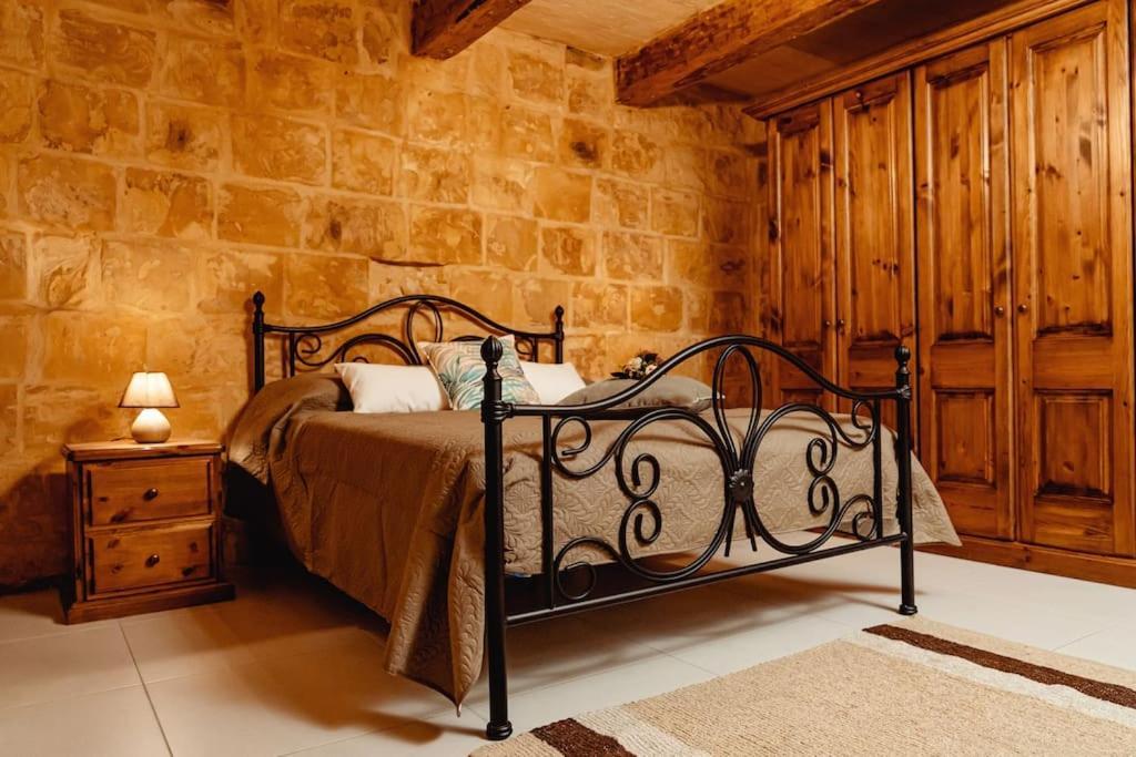 Enchanting 2Bdr Townhouse In Valletta Centre! Luaran gambar