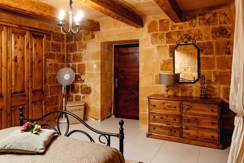 Enchanting 2Bdr Townhouse In Valletta Centre! Luaran gambar