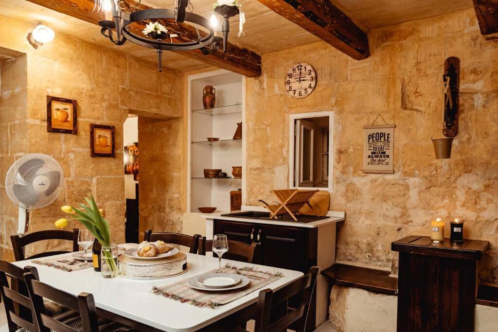 Enchanting 2Bdr Townhouse In Valletta Centre! Luaran gambar