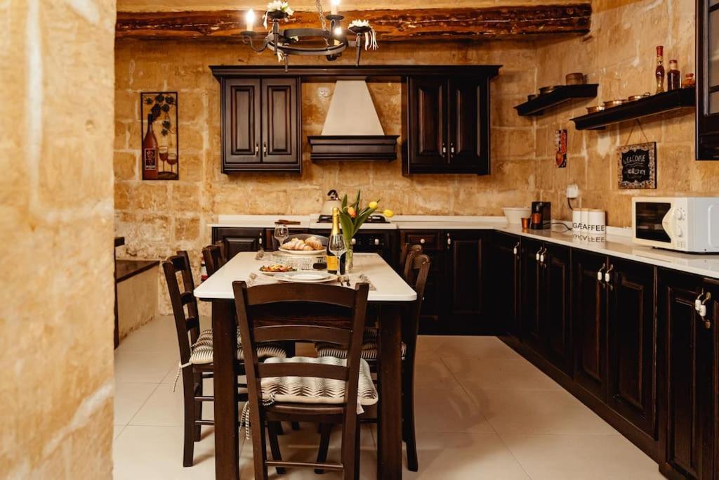 Enchanting 2Bdr Townhouse In Valletta Centre! Luaran gambar