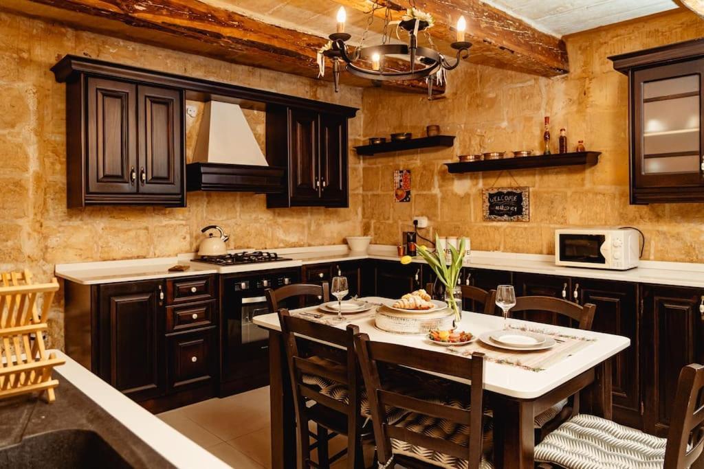 Enchanting 2Bdr Townhouse In Valletta Centre! Luaran gambar