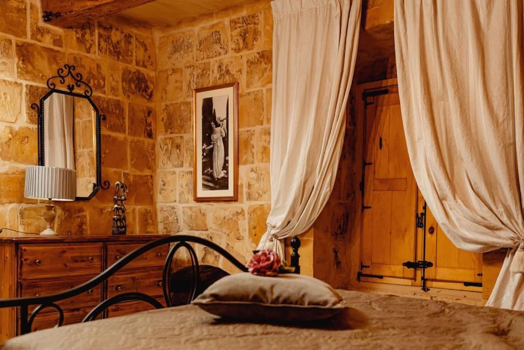 Enchanting 2Bdr Townhouse In Valletta Centre! Luaran gambar