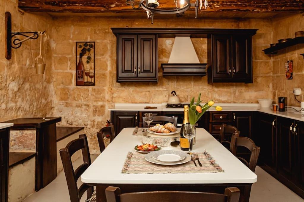 Enchanting 2Bdr Townhouse In Valletta Centre! Luaran gambar