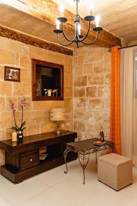 Enchanting 2Bdr Townhouse In Valletta Centre! Luaran gambar