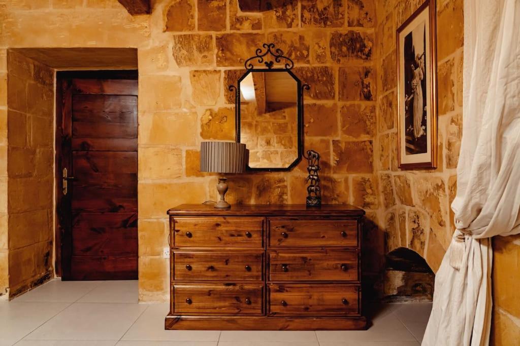 Enchanting 2Bdr Townhouse In Valletta Centre! Luaran gambar